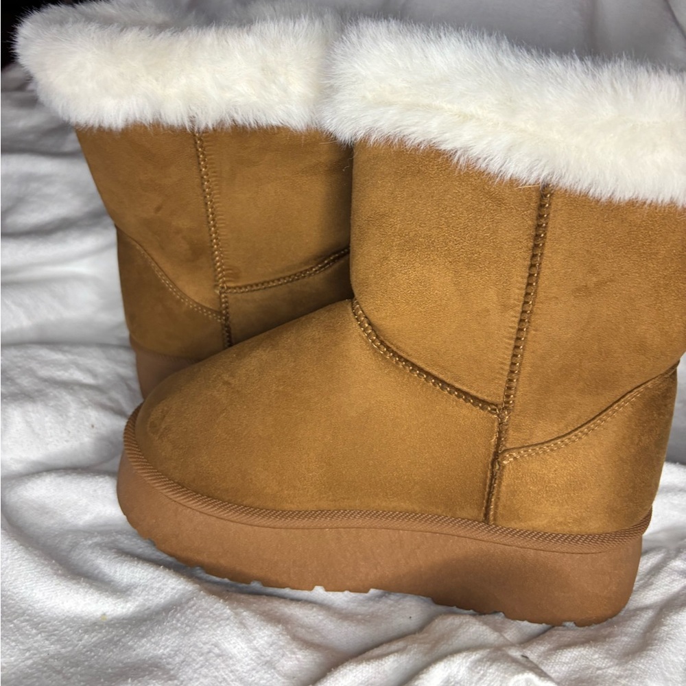 Boots - Picture 4 of 8